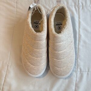 Women Hurley Arlo Puff Slipper Sneakers